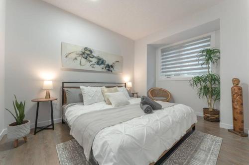 Chic Romantic3bed patio WIFI quiet retreat parking in Calgary, Canada