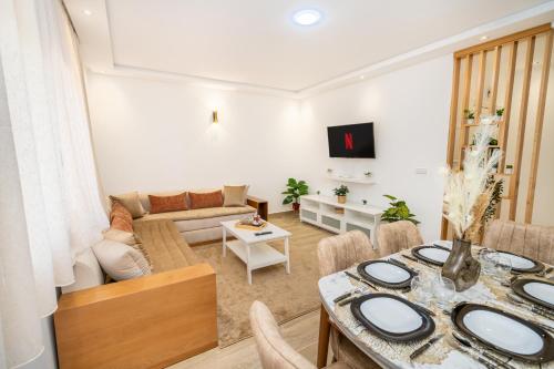 Family Corner Grand appartement familles et Groupes Tanger centre 3' à pied de la Corniche — 4-Star Luxury Hotel in Tangier, Morocco