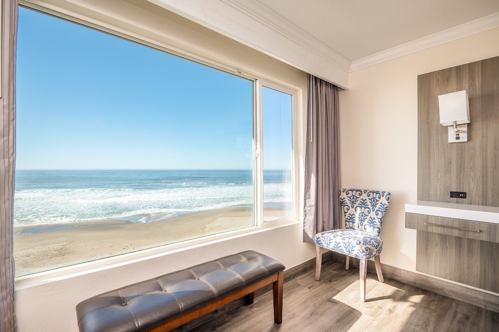 Sailor Jack's Oceanfront Inn - photo 32