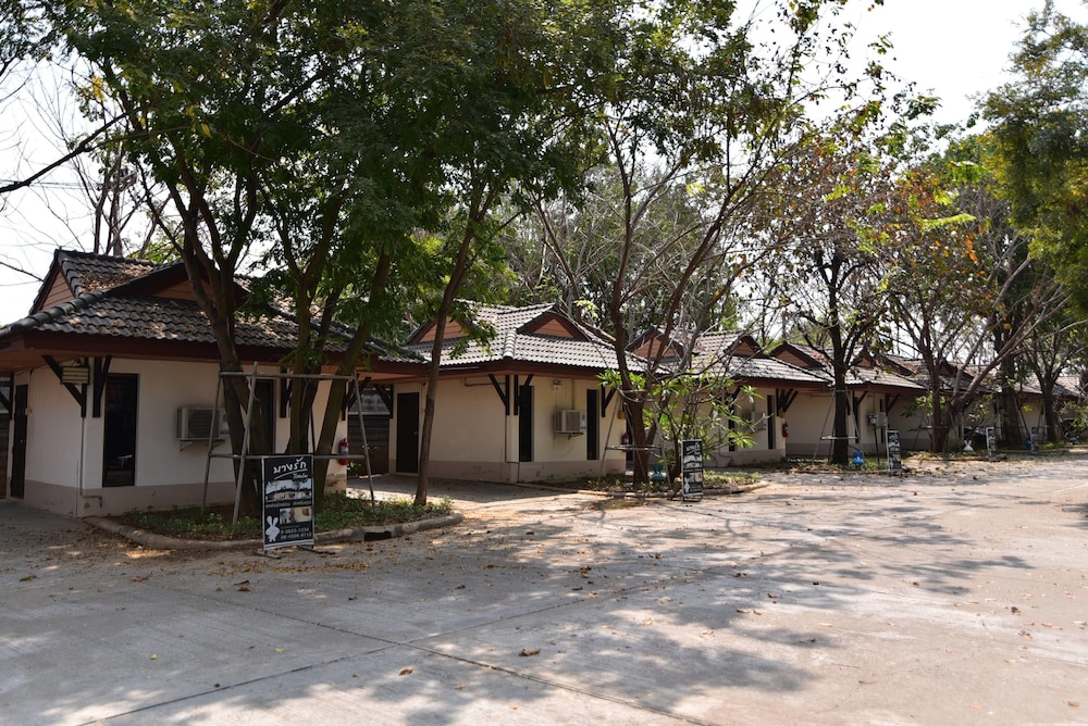 Bangrak Resort in Nakhon Sawan, Thailand