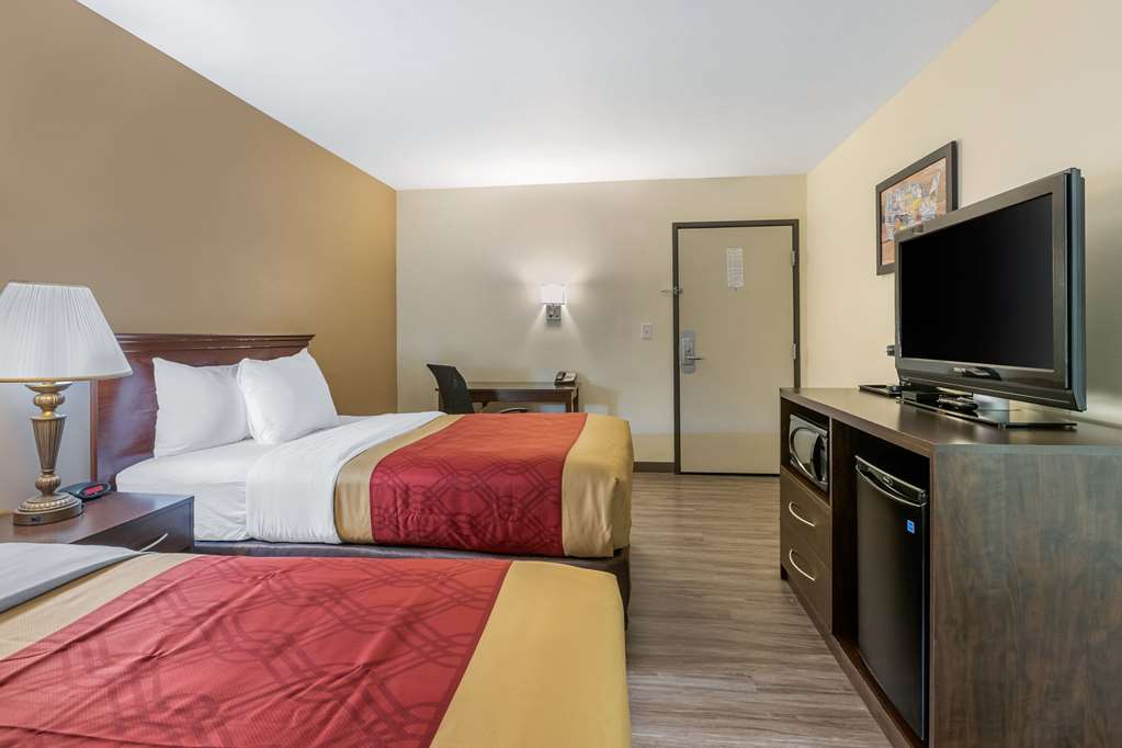 Econo Lodge Inn & Suites Des Moines Fairgrounds Area - photo 9