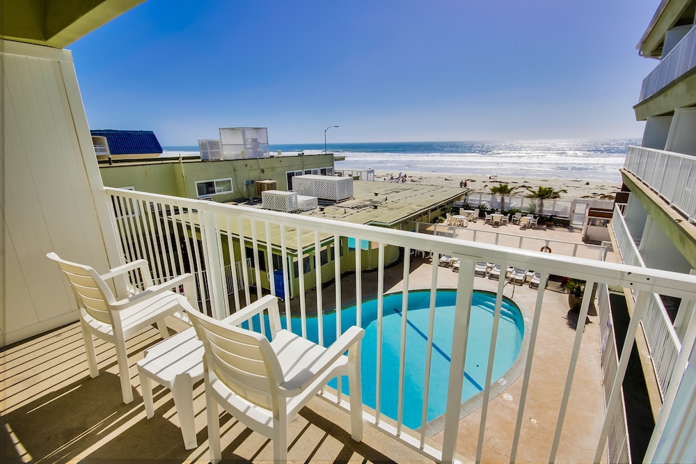 Surfer Beach Hotel - photo 31