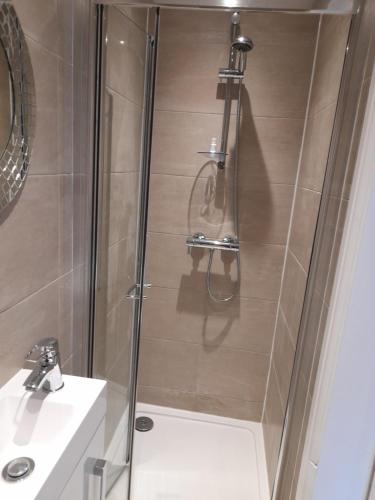 Lovely Home with full en suite double bed rooms