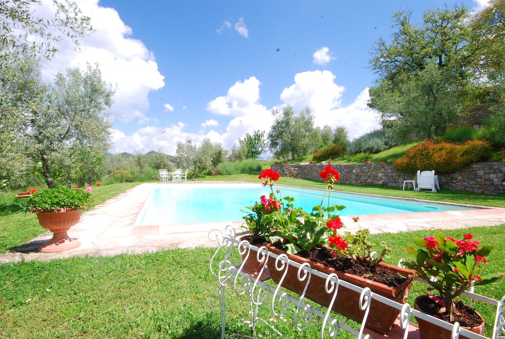 Casina — 4-Star Luxury Hotel in Gaiole In Chianti, Italy