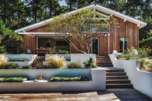 Villa Piladi — 4-Star Luxury Hotel in Lacanau, France