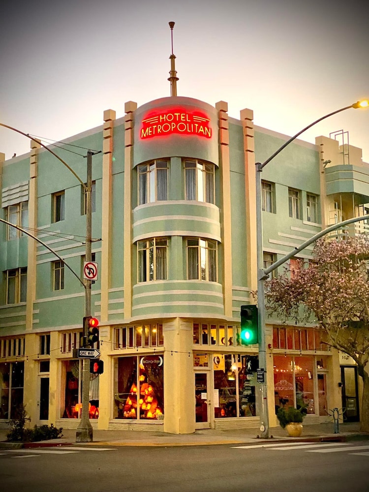 Hotel Metropolitan - carbon neutral hotel in Long Beach