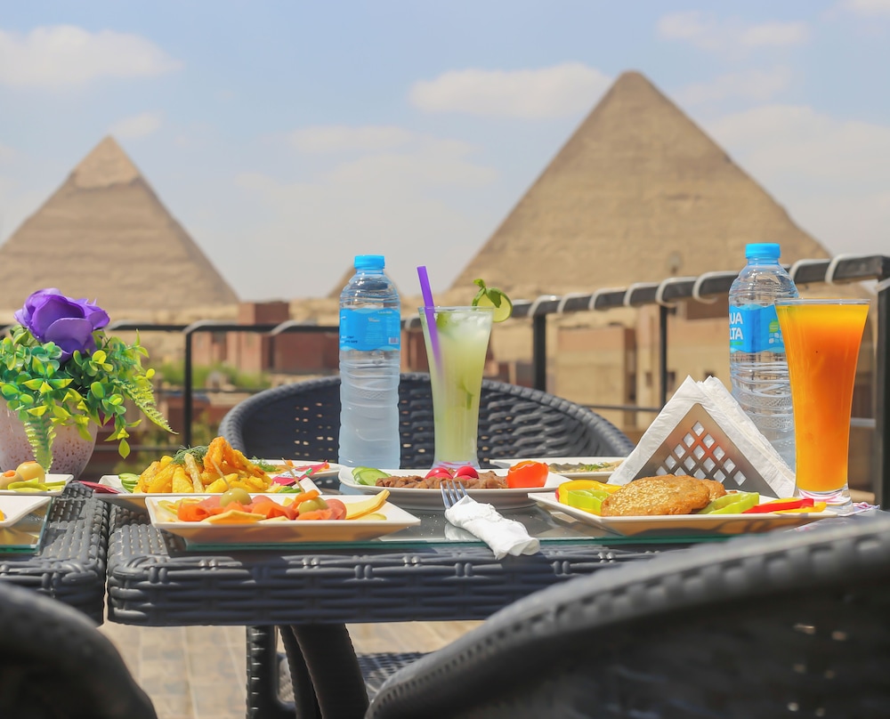 Turquoise Pyramids Gate - carbon neutral hotel in Giza