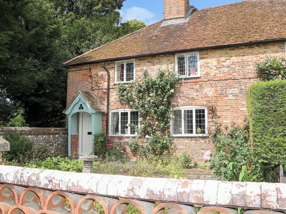 3 Malthouse Cottages — Alton