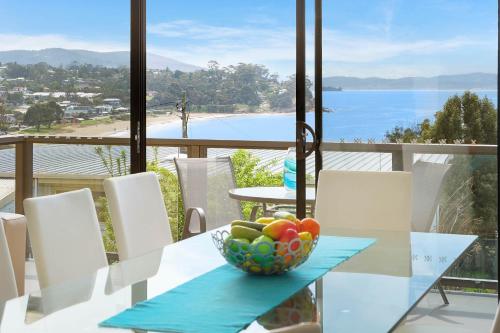Self Contained Beach View Apartment — 4-Star Luxury Hotel in Kingston Beach, Australia
