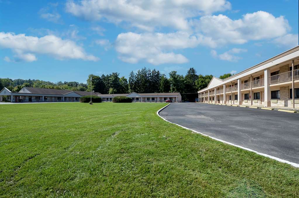 Americas Best Value Inn at Central Valley Woodbury - photo 2