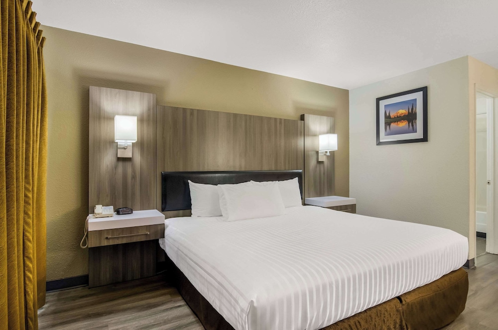 Rodeway Inn Enumclaw Mount RainierCrystal Mountain - photo 15