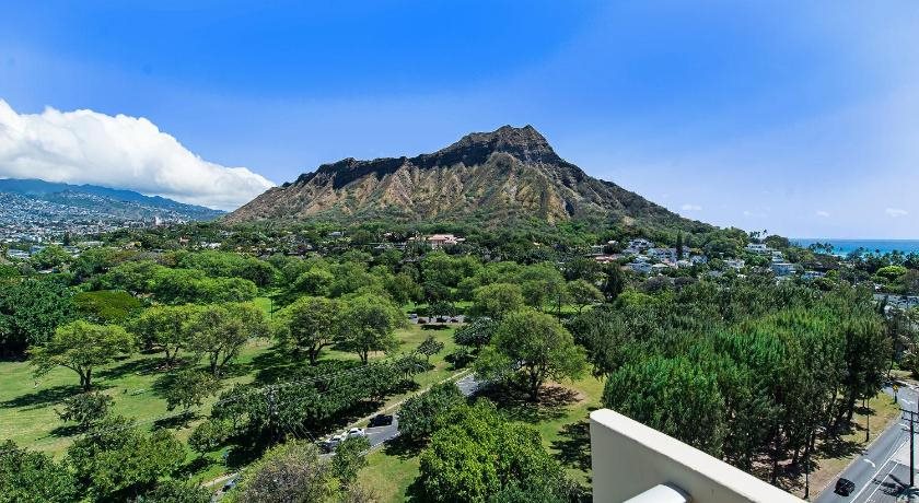 Diamond Head Beach Hotel in Honolulu, United States