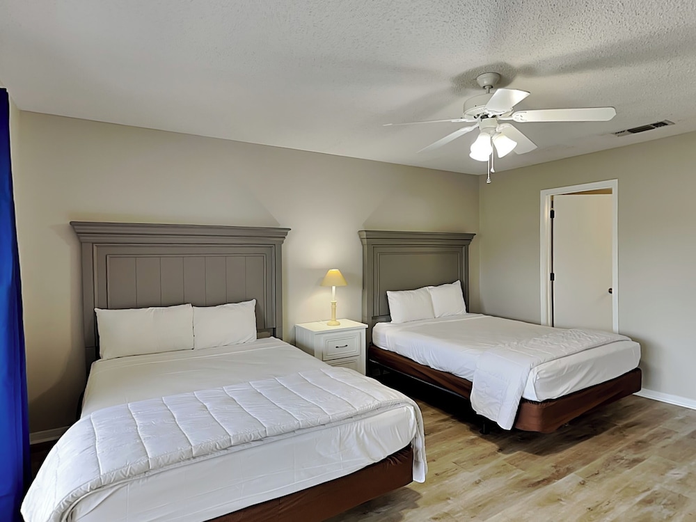 Edgewater Beach & Golf Resort II by Resort Collection - photo 22