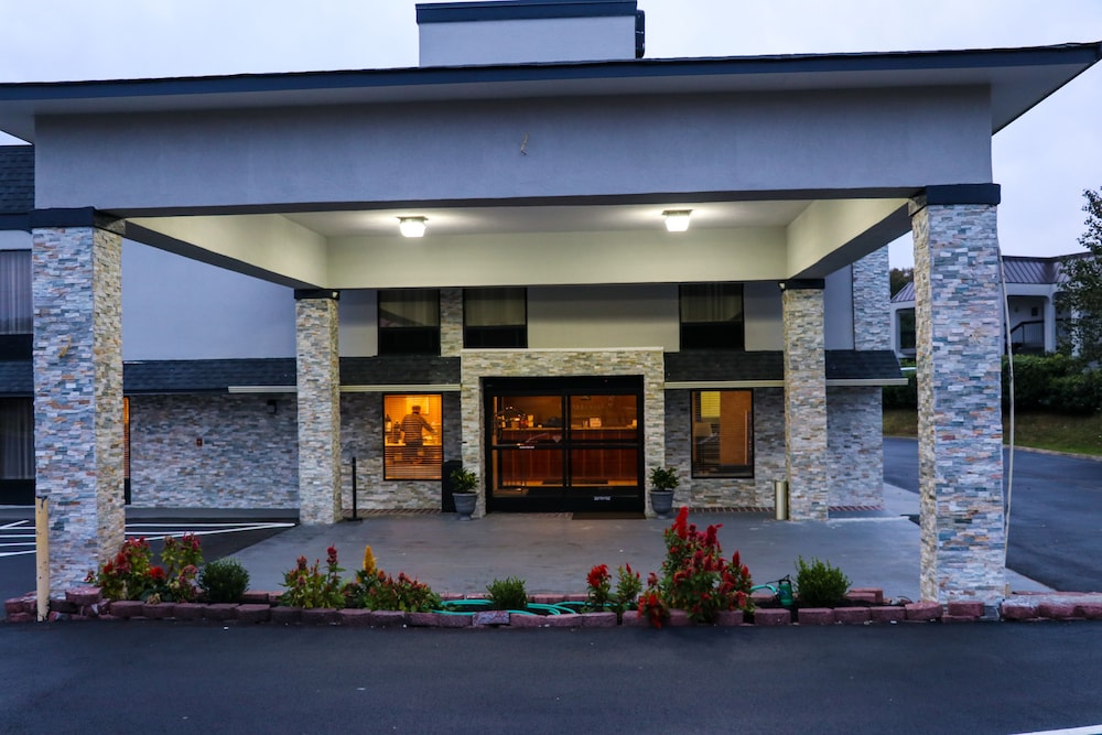 Quality Inn Cleveland North - photo 44