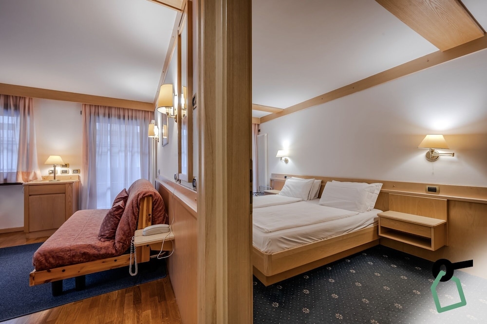 HOTIDAY Room Collection Campitello — Campitello Di Fassa — photo 5