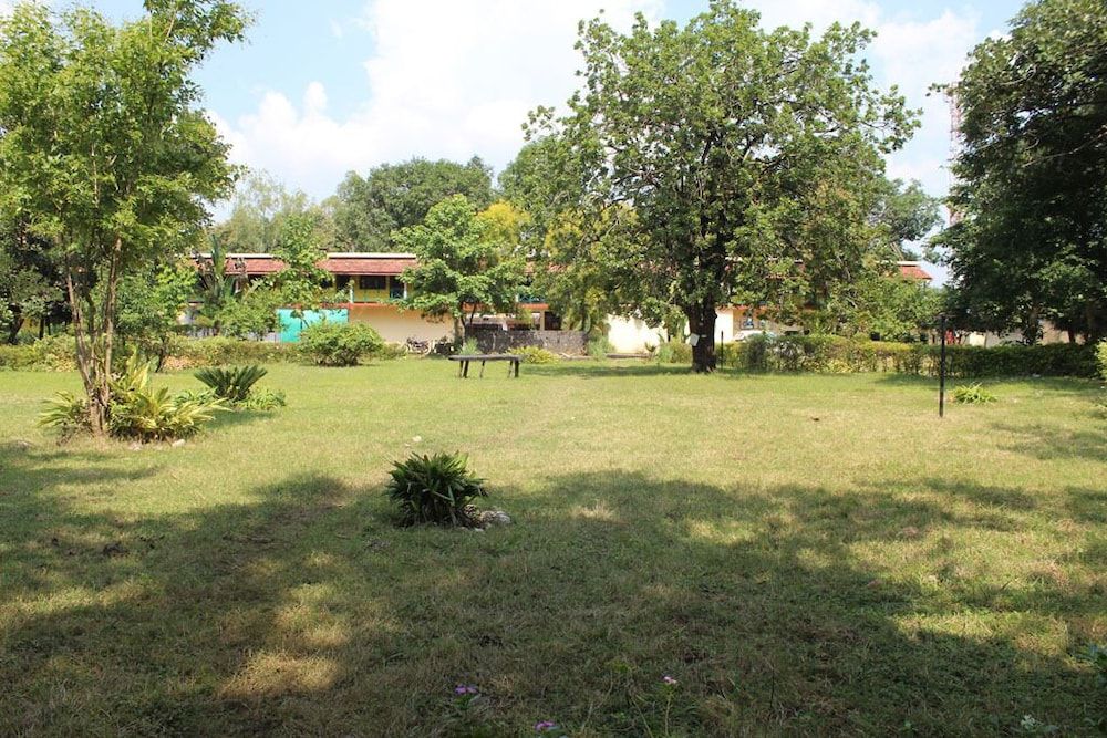 Tigers Villa Resort Bandhavgarh - carbon neutral hotel in Manpur