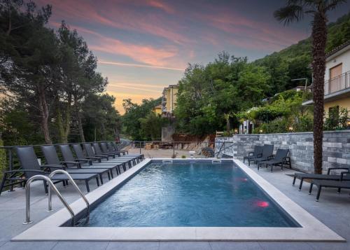 Villa with 6 Bedrooms and Heated Pool — 4-Star Luxury Hotel in Moscenicka Draga, Croatia