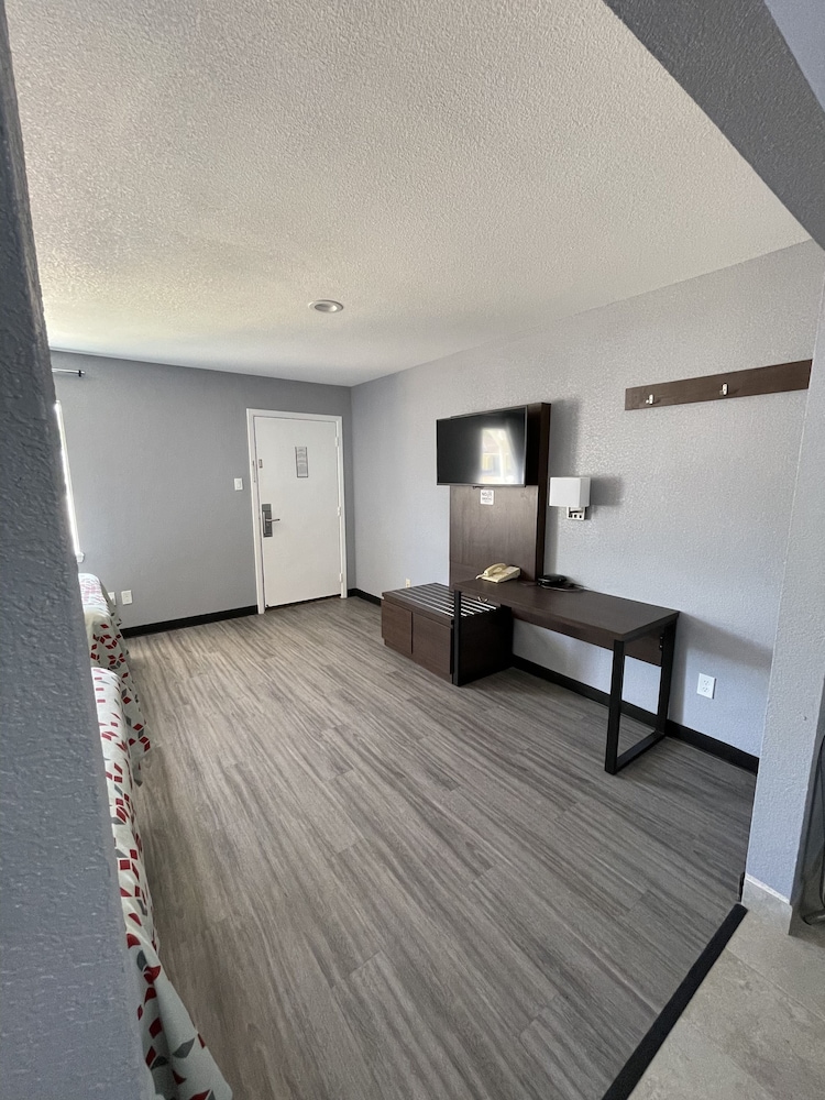 Ridge Motel - photo 8