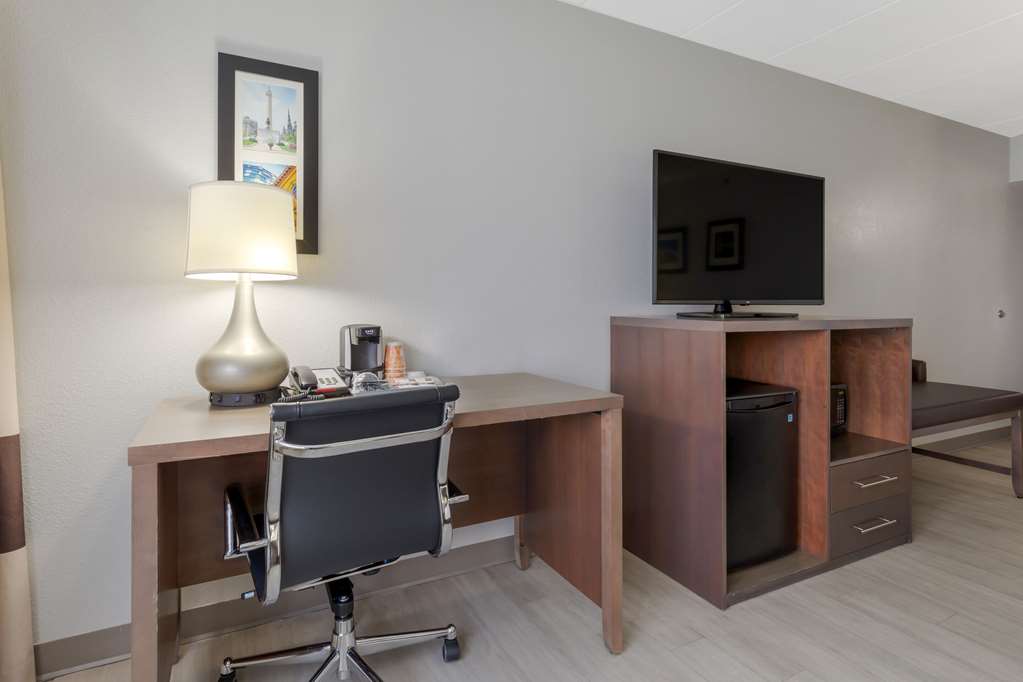 Clarion Hotel & Suites BWI Airport North - photo 11