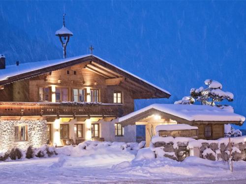 Chalet Apartment Holunder am Lift — 4-Star Luxury Hotel in Kirchberg In Tirol, Austria