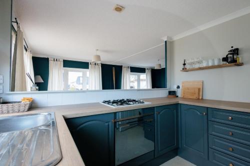 Peaceful Riverside Family Retreat in Christchurch, United Kingdom