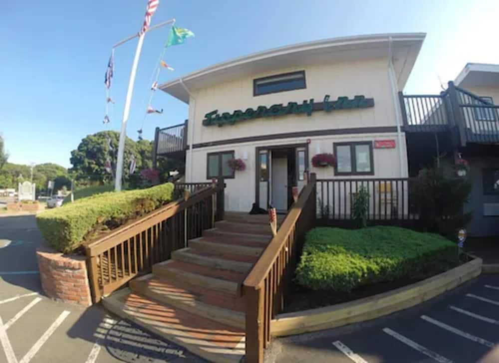 Kenny's Tipperary Inn - photo 2