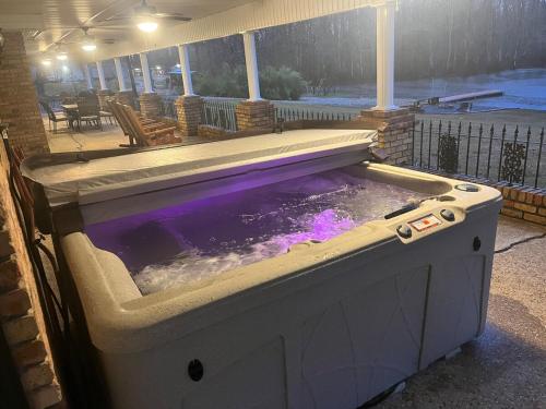 Waterfront Home in Killian — 4-Star Luxury Hotel in Springfield, United States