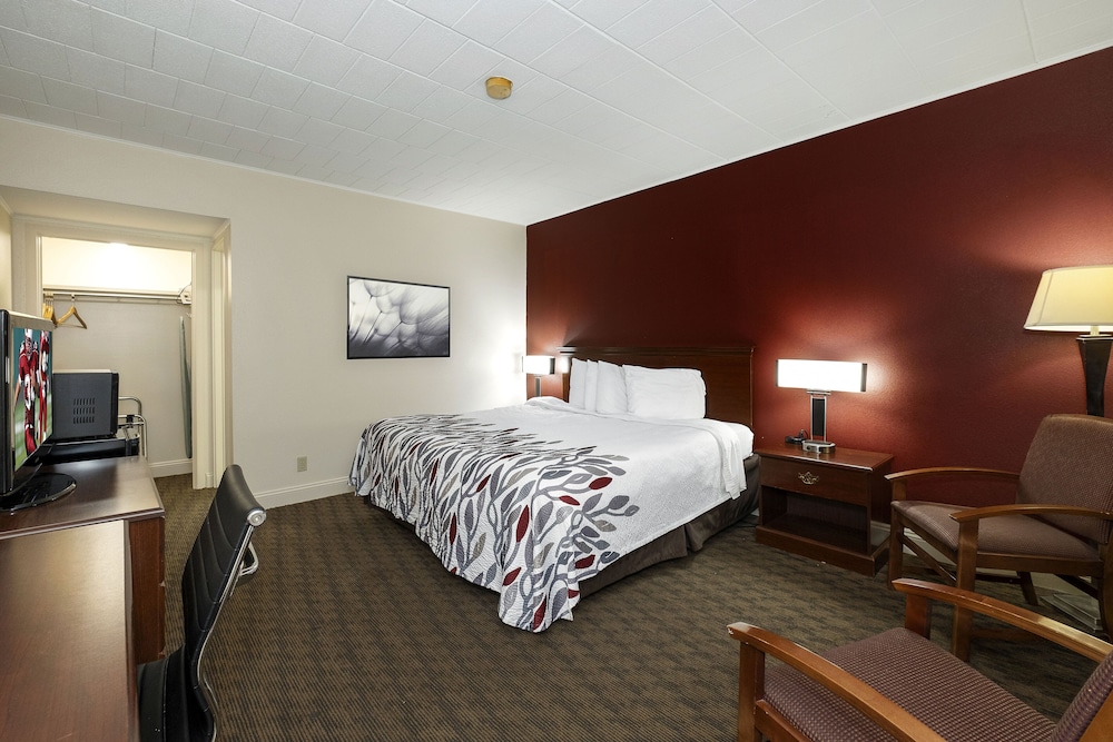 Red Roof Inn & Suites Hazleton - photo 21