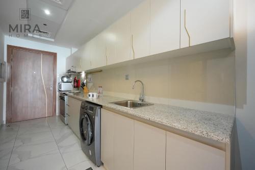 Mira Holiday Homes Fully furnished Studio in Business Bay — 4-Star Luxury Hotel in Dubai, United Arab Emirates