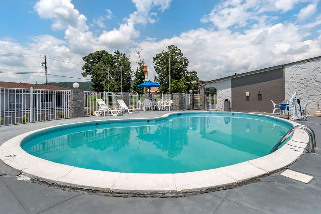 Econo Lodge Oxford near Choccolocco Park - photo 23