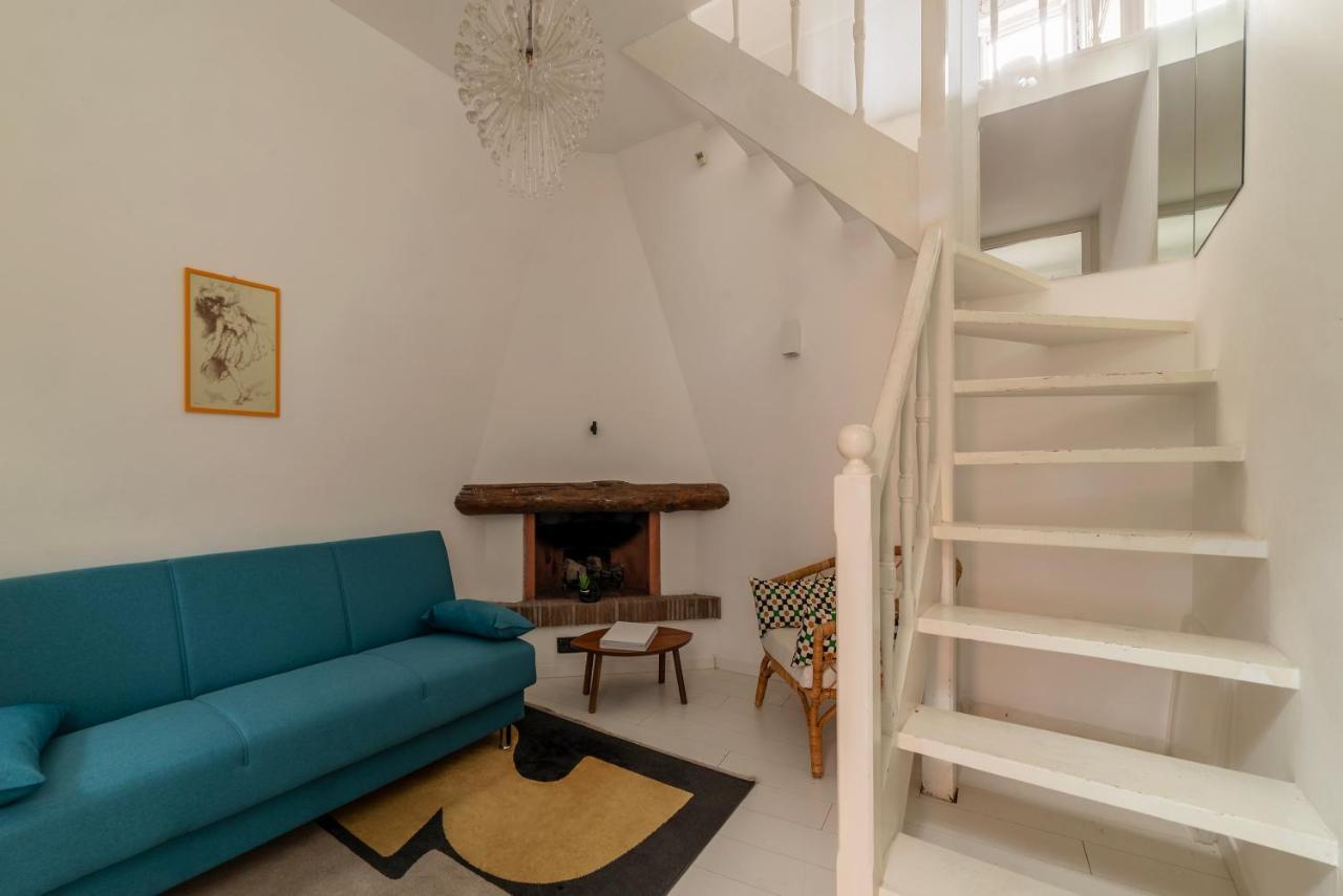 Guesthost Piazza De' Renzi Duplex Apartment — 4-Star Luxury Hotel in Rome, Italy