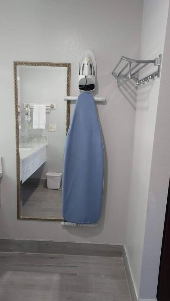 Regency Inn Norco - photo 5