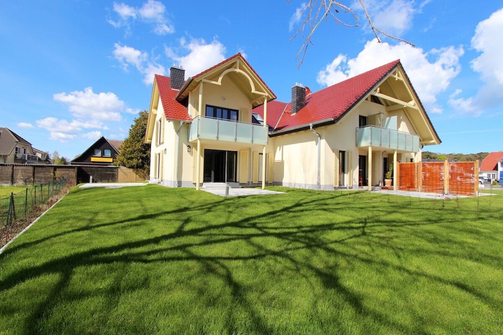 Haus Sterntaucher — 4-Star Luxury Hotel in Ostseebad Goehren, Germany