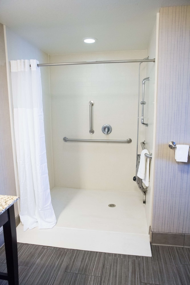 Hampton Inn & Suites Bismarck Northwest - photo 20