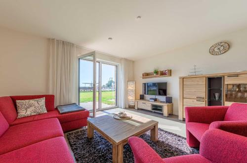 Libelle Apartment in der Hafenresidenz mit Kamin & Hafenblick — 4-Star Luxury Hotel in Waren, Germany