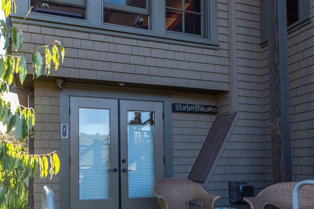 Noyo Harbor Inn Restaurant and Tavern - photo 30