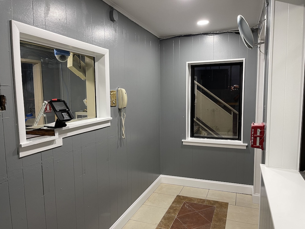 Crown Inn Motel - photo 3