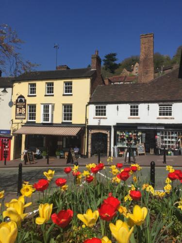 Bridge View Guest House — 5-Star Luxury Hotel in Telford, United Kingdom