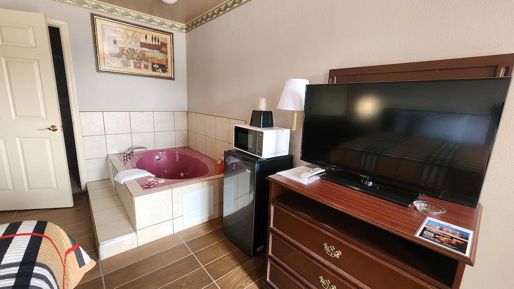 Benbrook Inn & Suites - photo 8