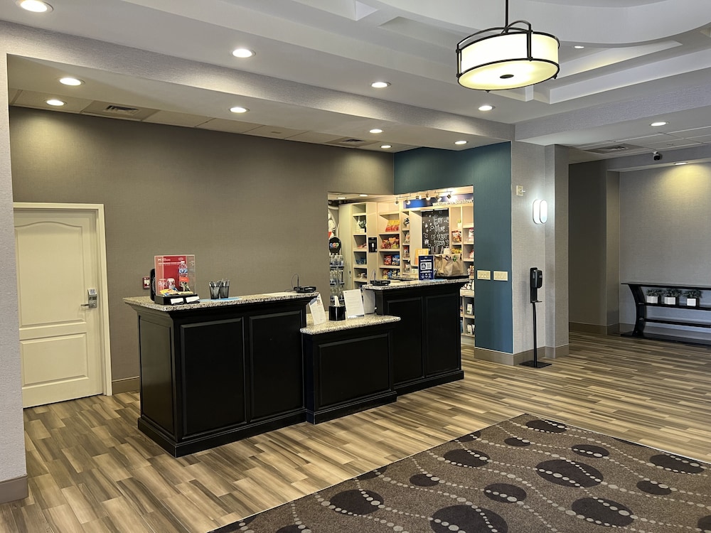 Hampton Inn & Suites Barstow - photo 2