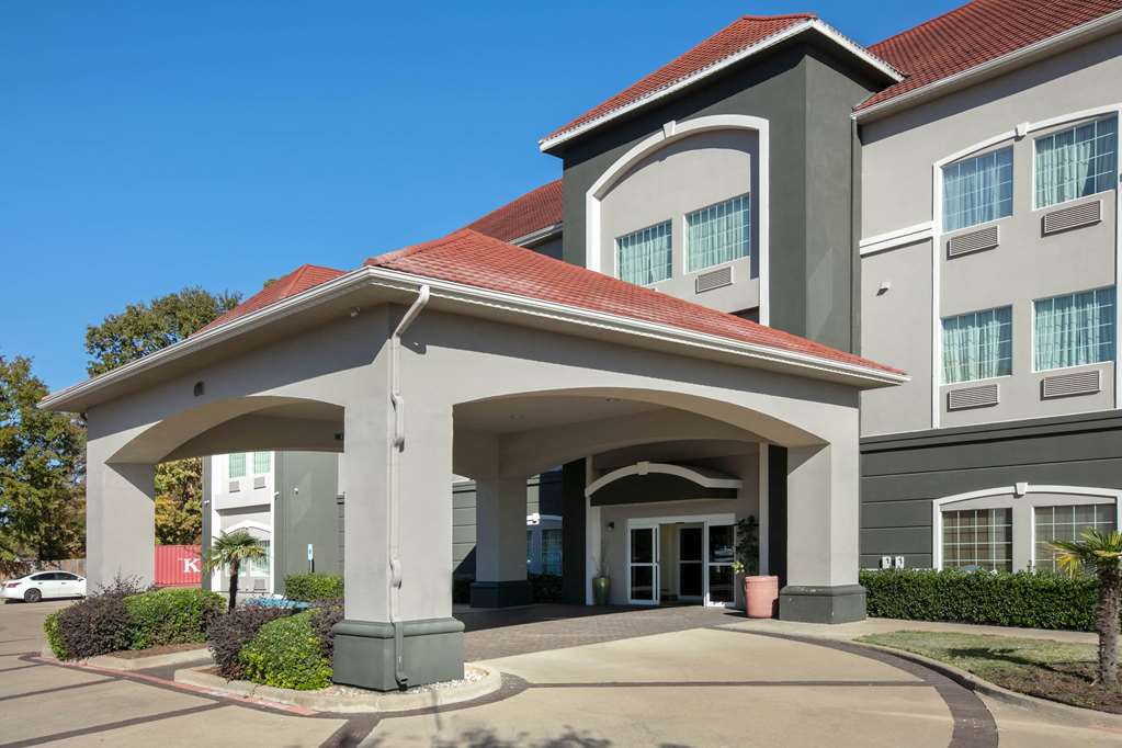 La Quinta Inn & Suites by Wyndham I 20 Longview South - photo 2