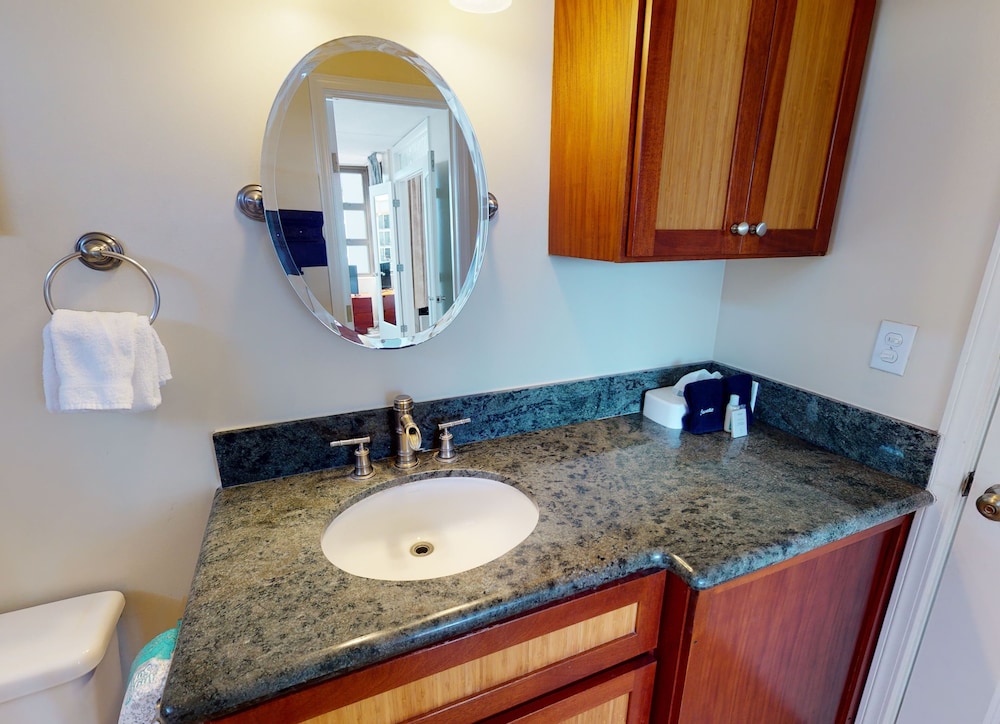 Waikiki Banyan Condo Located One Block From Waikiki Beach by Koko Resort Vacation Rentals - photo 112