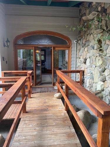 Riverfront Retreat Spa Hot Tub Game Room Limited Gym — Three Rivers