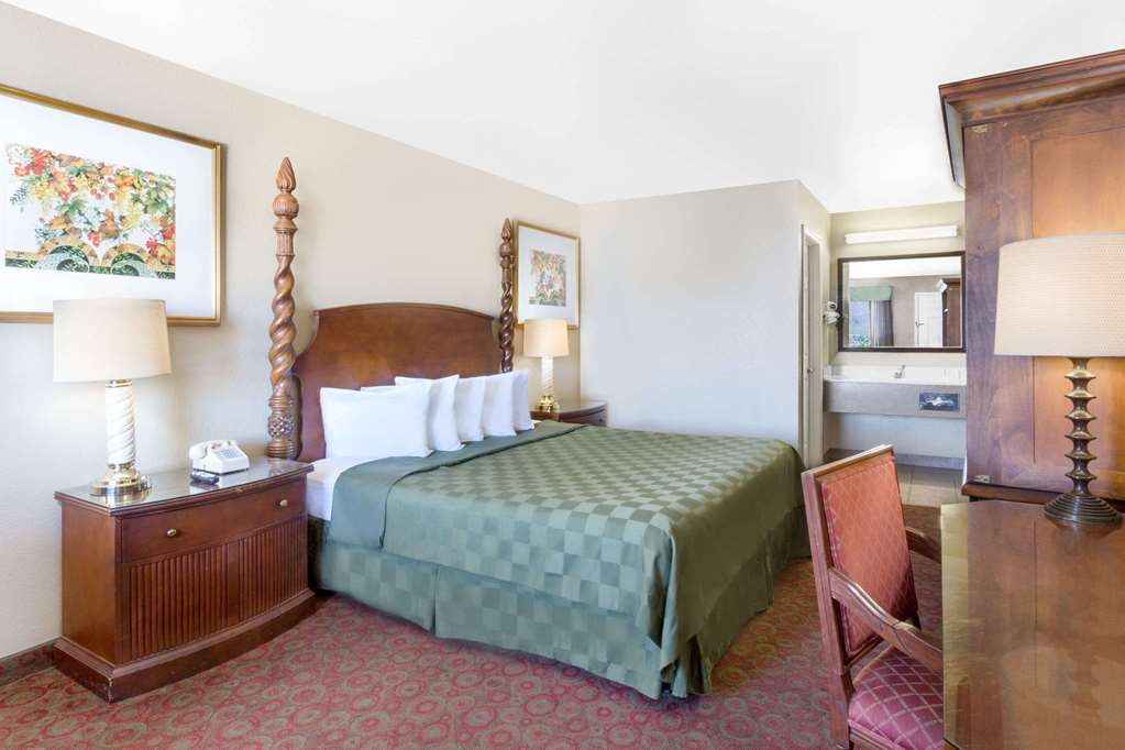 Days Inn by Wyndham Kingman East - photo 14