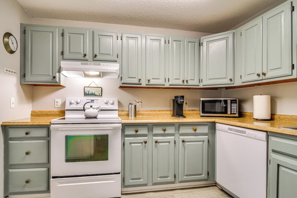 Resort Condo w Loft: 1 Mi to Attitash Mountain - photo 9
