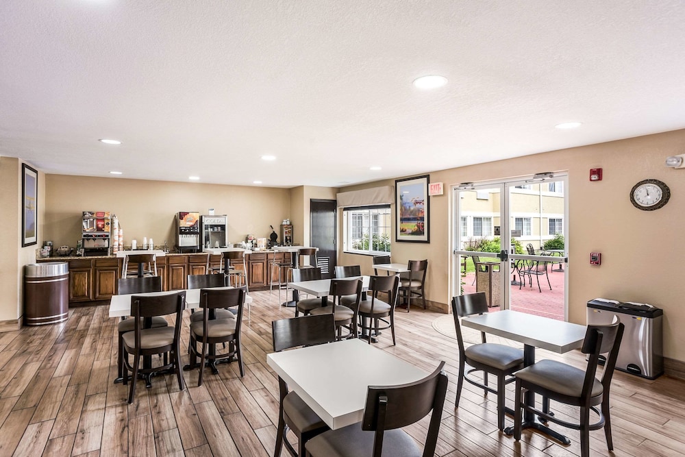 MainStay Suites Cedar Rapids North Marion - photo 54