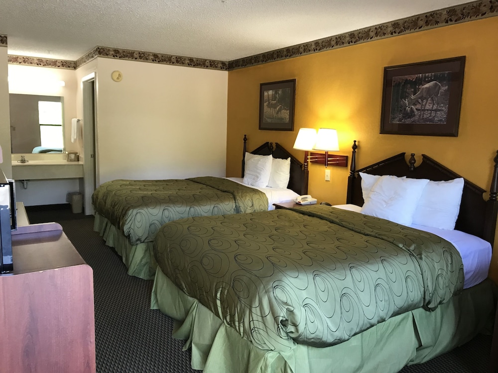 Clairmont Inn & Suites Warren - featured photo