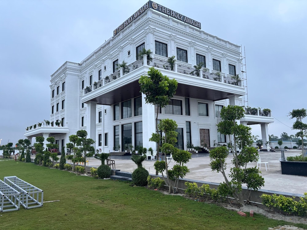 The Holy Awadh Hotel in Fyzabad, India