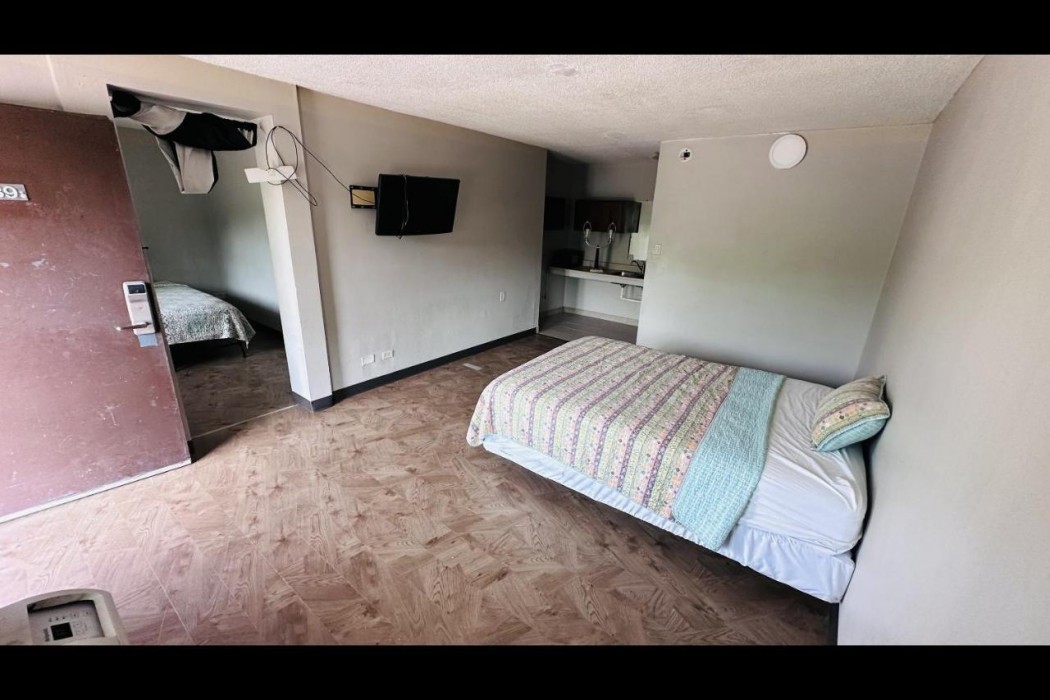 Hallmark Inn By OYO Fort Wayne - photo 10