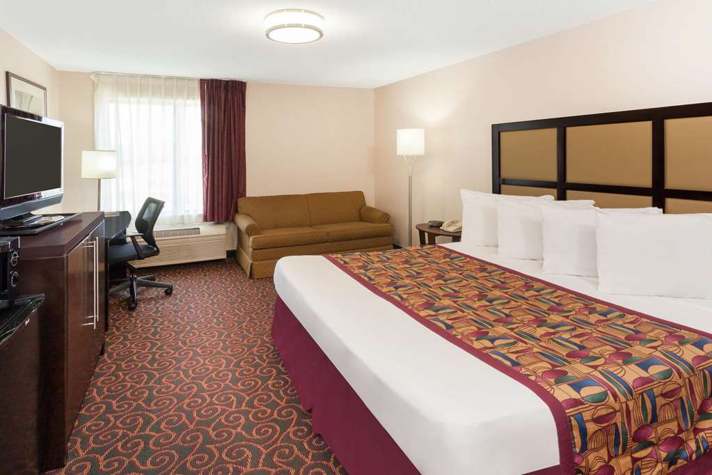 Baymont by Wyndham Chicago Calumet City - photo 10
